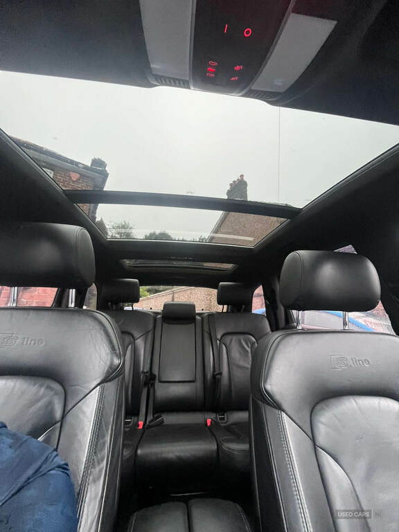 Audi Q7  Black #16