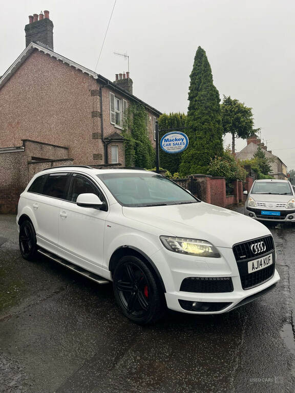 Audi Q7  Black #1