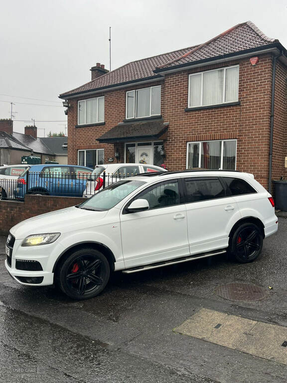 Audi Q7  Black #2
