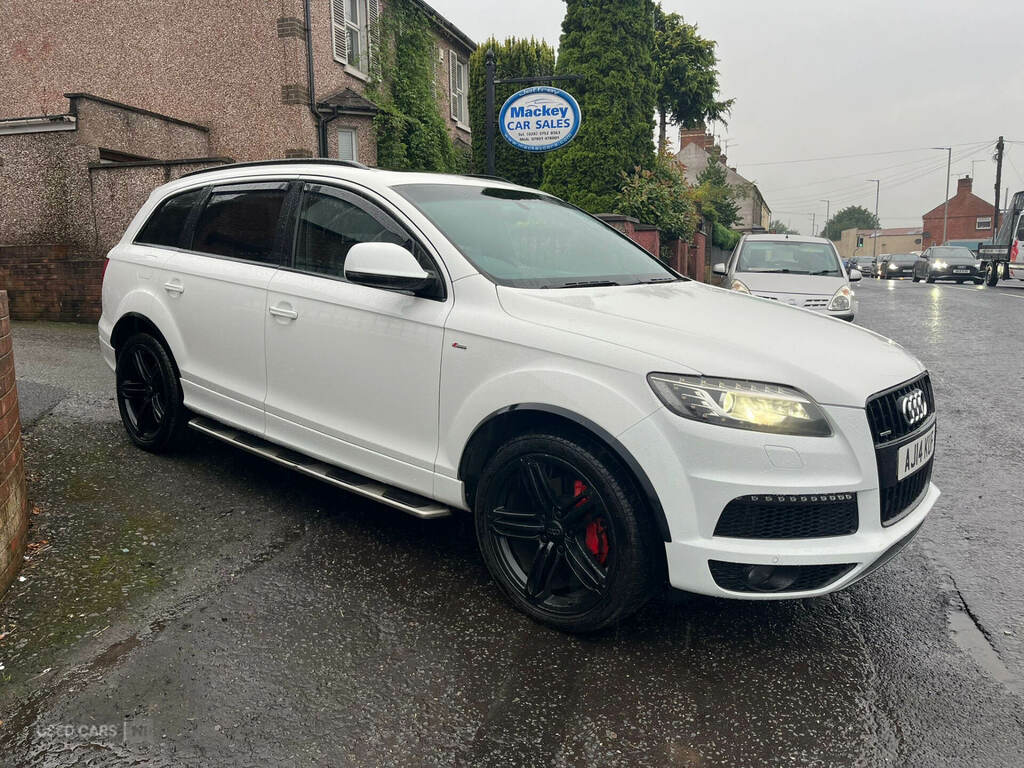 Audi Q7  Black #8