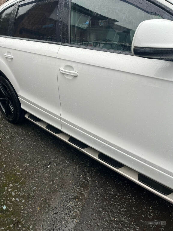 Audi Q7  Black #9