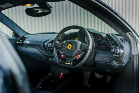 Ferrari 488 Vs Red #25