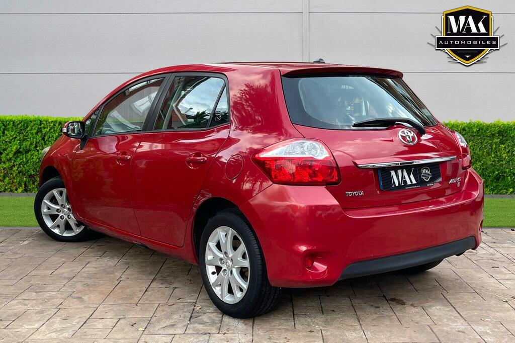 Toyota Auris Hatchback 1.6 V-matic Colour Collection Euro 5 Red #3