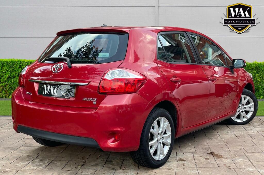 Toyota Auris Hatchback 1.6 V-matic Colour Collection Euro 5 Red #2