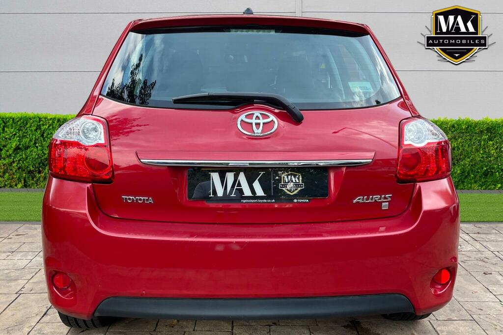 Toyota Auris Hatchback 1.6 V-matic Colour Collection Euro 5 Red #4