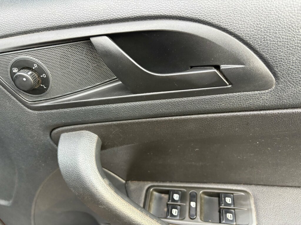 Skoda Yeti Hatchback Silver #12
