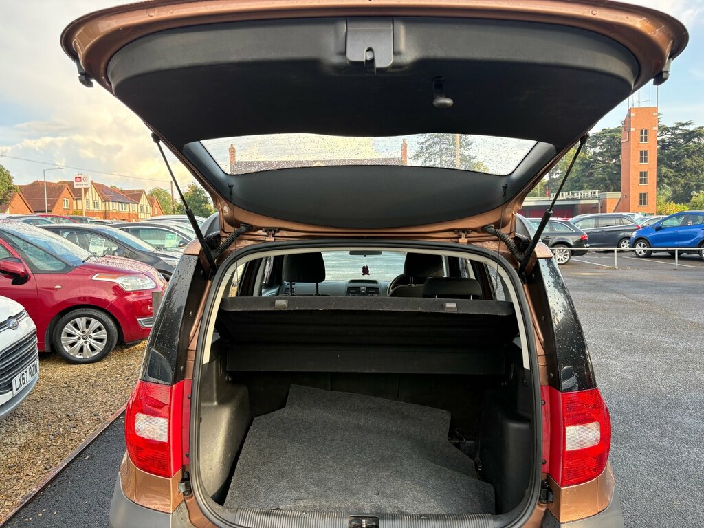 Skoda Yeti Hatchback Silver #9