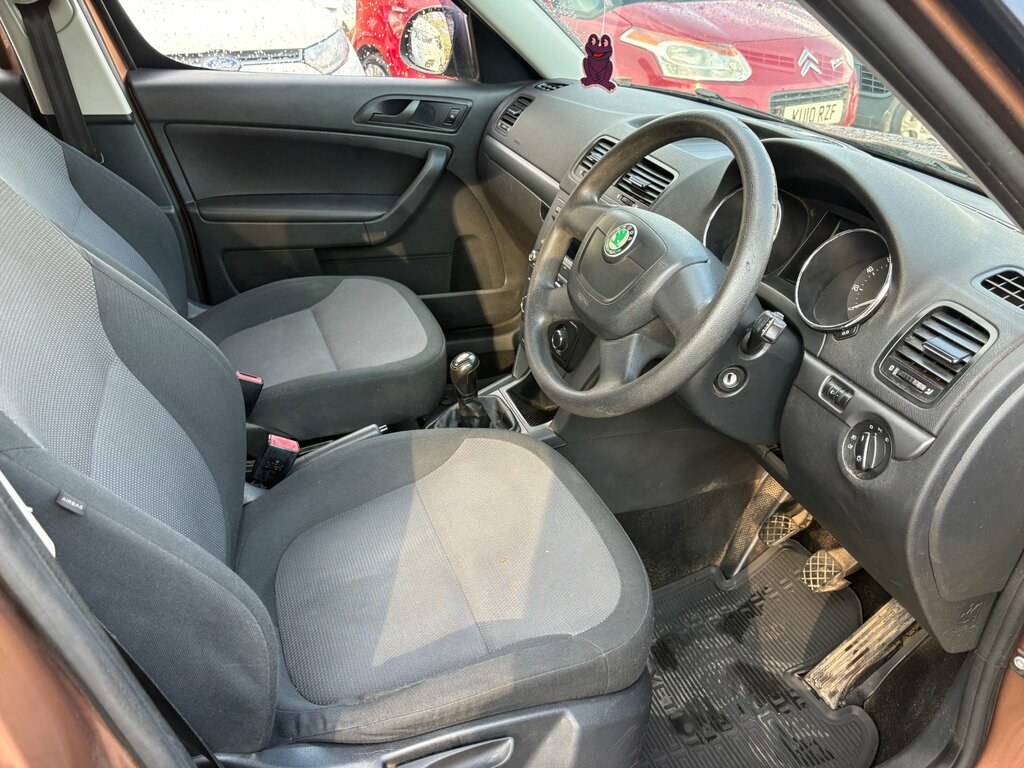 Skoda Yeti Hatchback Silver #11
