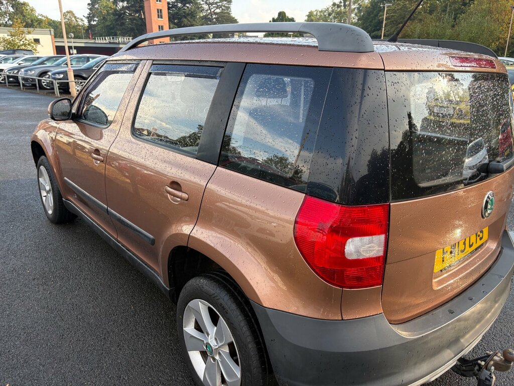 Skoda Yeti 1.6 Tdi Greenline II S Suv Euro Brown #4