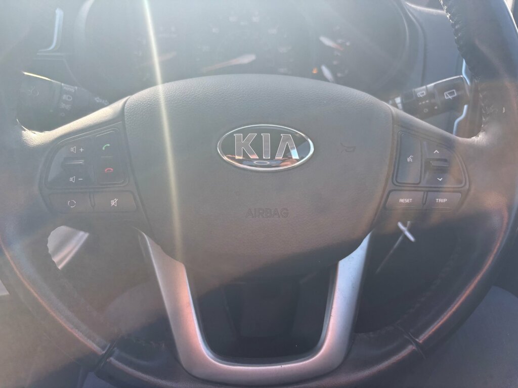 Kia RIO Hatchback Red #10