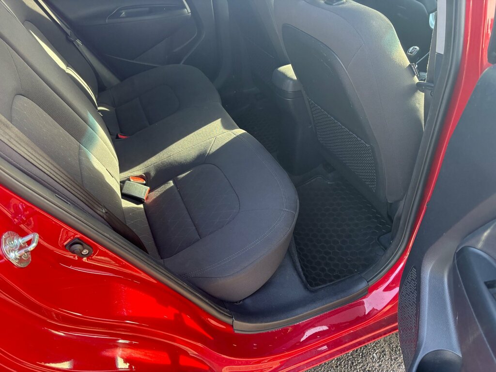 Kia RIO Hatchback Red #7
