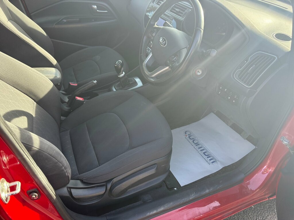 Kia RIO Hatchback Red #8