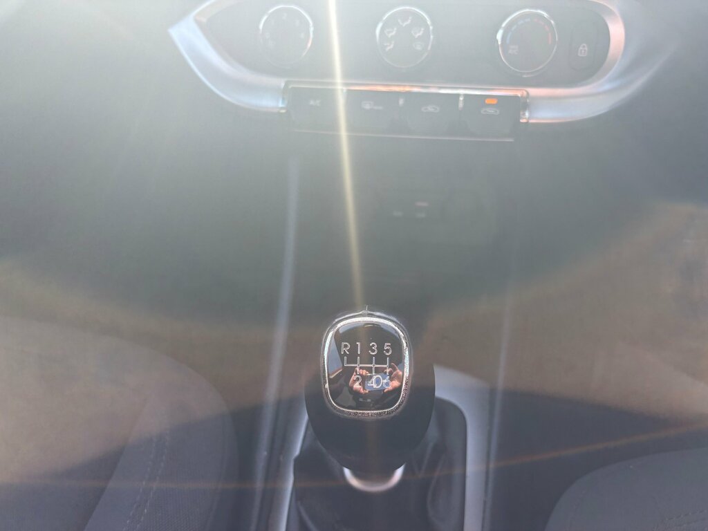 Kia RIO Hatchback Red #12