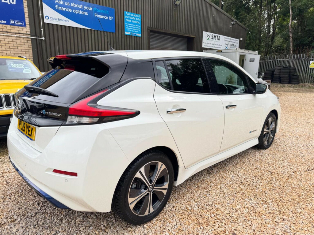 Nissan Leaf Leaf E 3.Zero Red #21