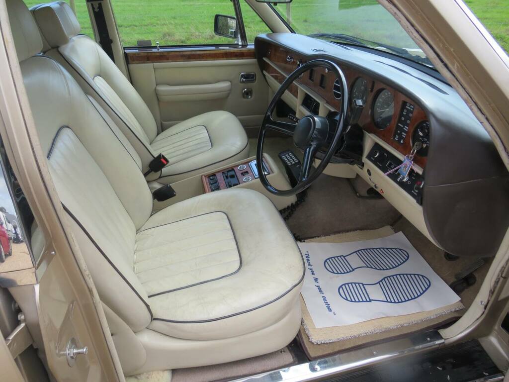 Rolls-Royce Silver Spirit 4dr Automatic Gold #4