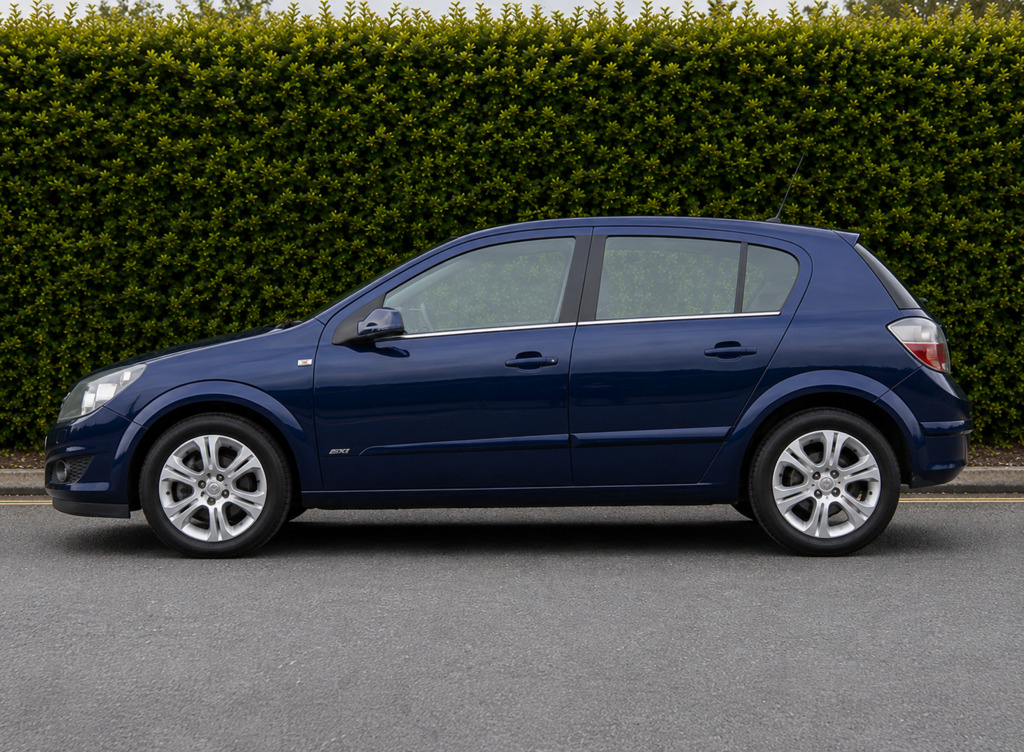 Vauxhall Astra Hatchback 22K Blue #4