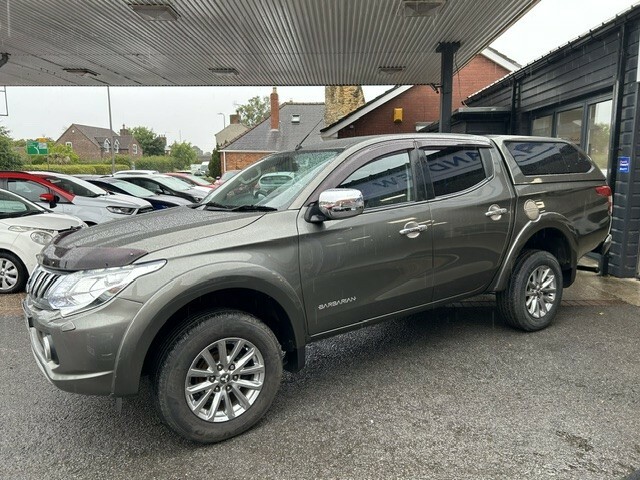 Mitsubishi L200 2.4 Di-d Dc Barbarian WR16NWZ Green #4