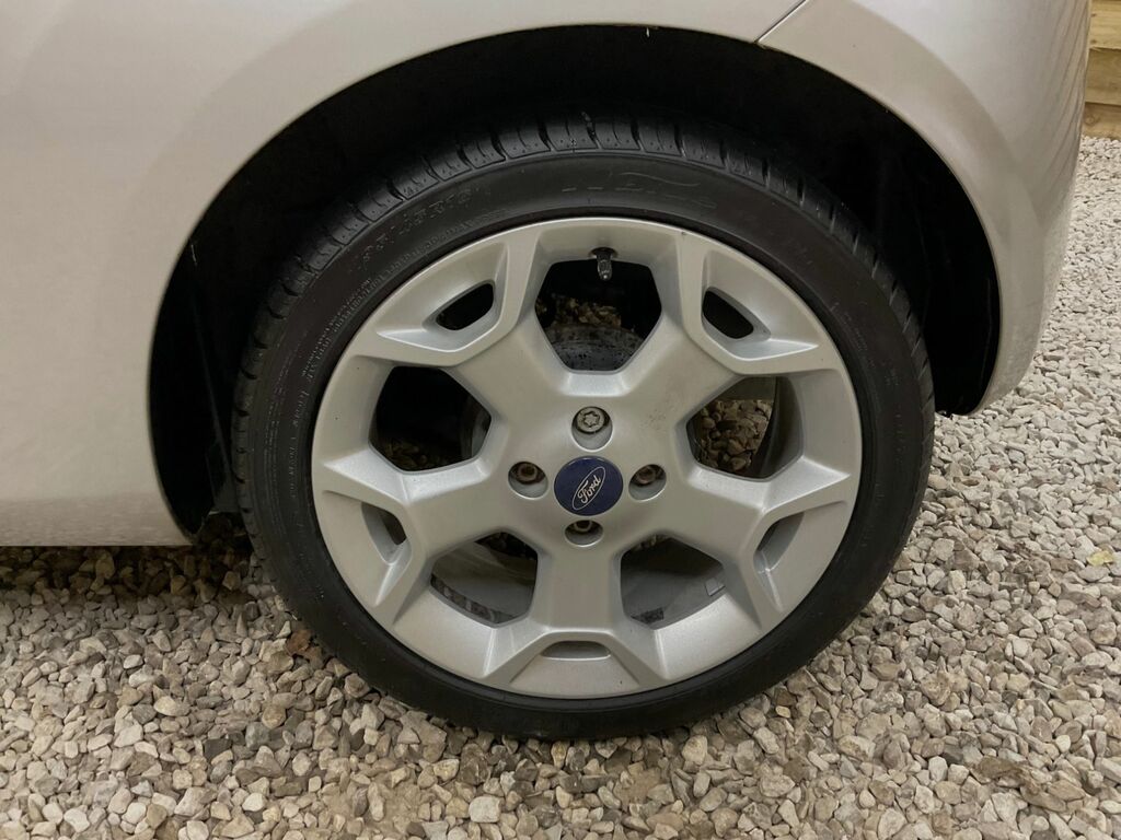 Ford KA Hatchback Silver #43