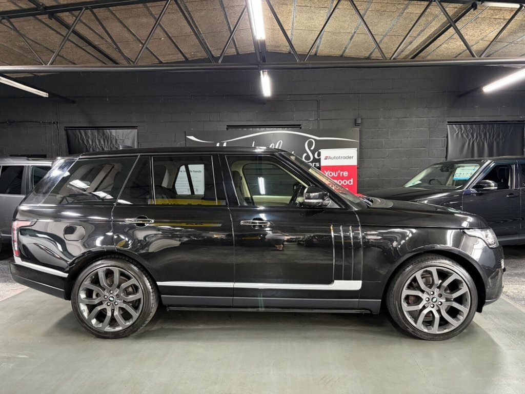 Land Rover Range Rover 3L Autobiography 5dr LO17BYD Black #2