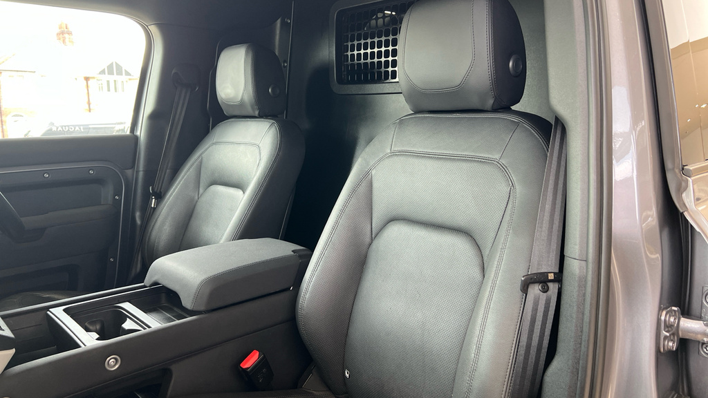 Land Rover Defender Defender 3.0 D250 Hard Top Se Grey #4