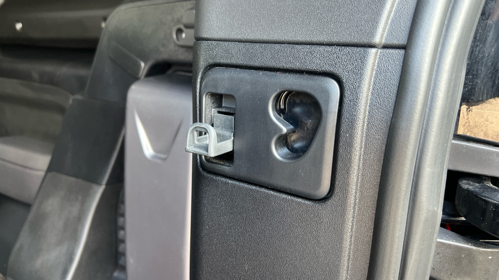 Land Rover Defender 3L Hse Black #56