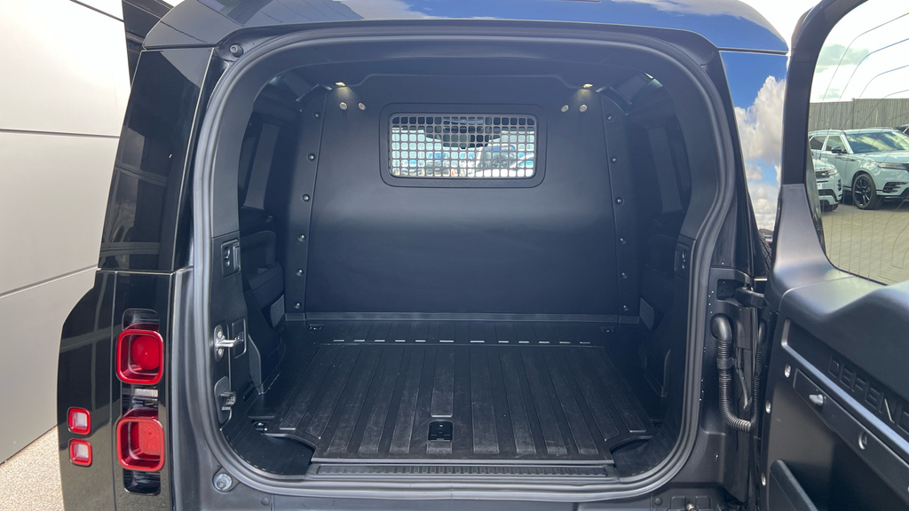 Land Rover Defender 3L Hse Black #10