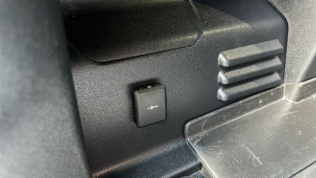 Land Rover Defender 3L Hse Black #58