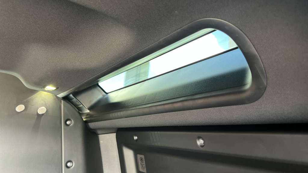 Land Rover Defender 3L Hse Black #57