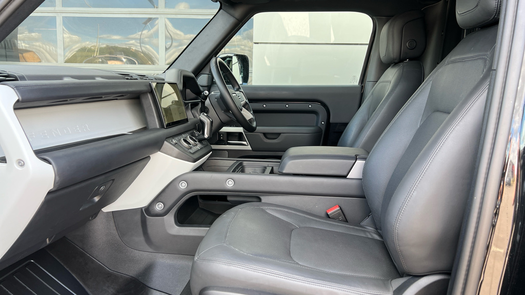 Land Rover Defender Defender 3.0 D250 Hard Top Hse Black #3