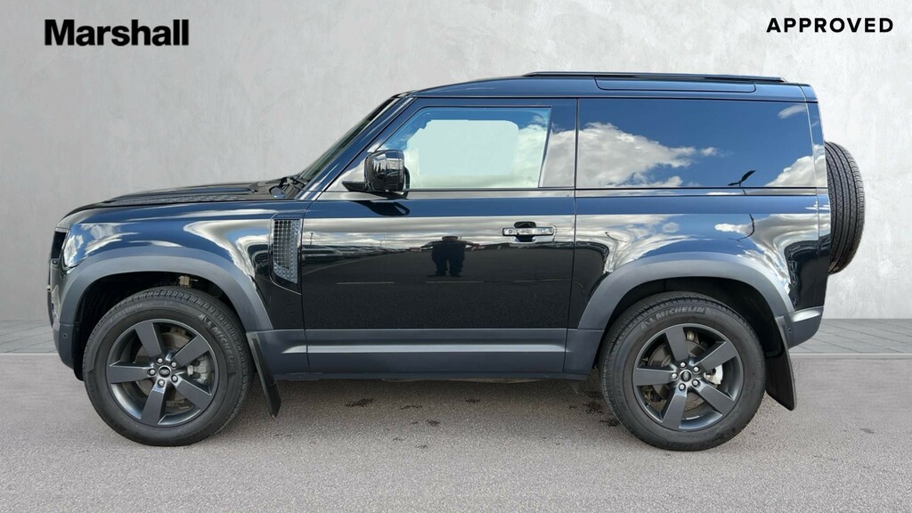 Land Rover Defender 3L Hse Black #21