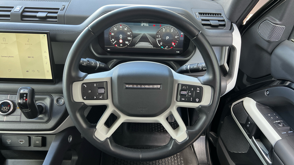 Land Rover Defender 3L Hse Black #15