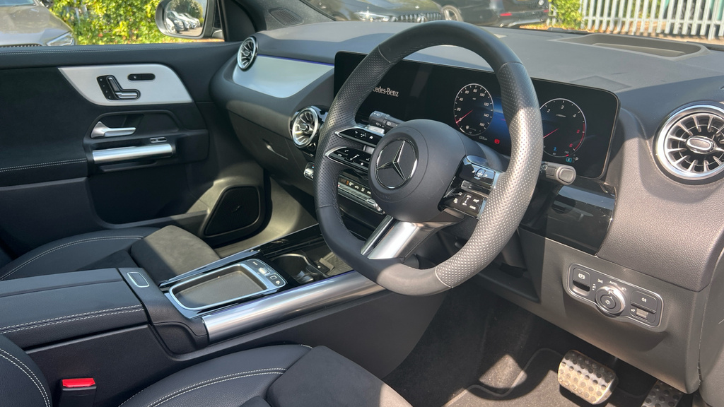 Mercedes-Benz GLA Class Gla 220D 4Matic Amg Line Premium Plus KW25FFG Black #3