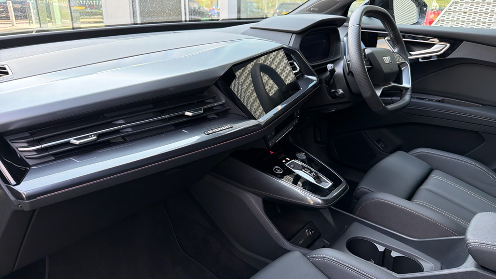 Audi Q4 E Tron Audi Q4 Black Edition 45 E-tron Quattro 210,00 Kw KP75YOG Blue #2