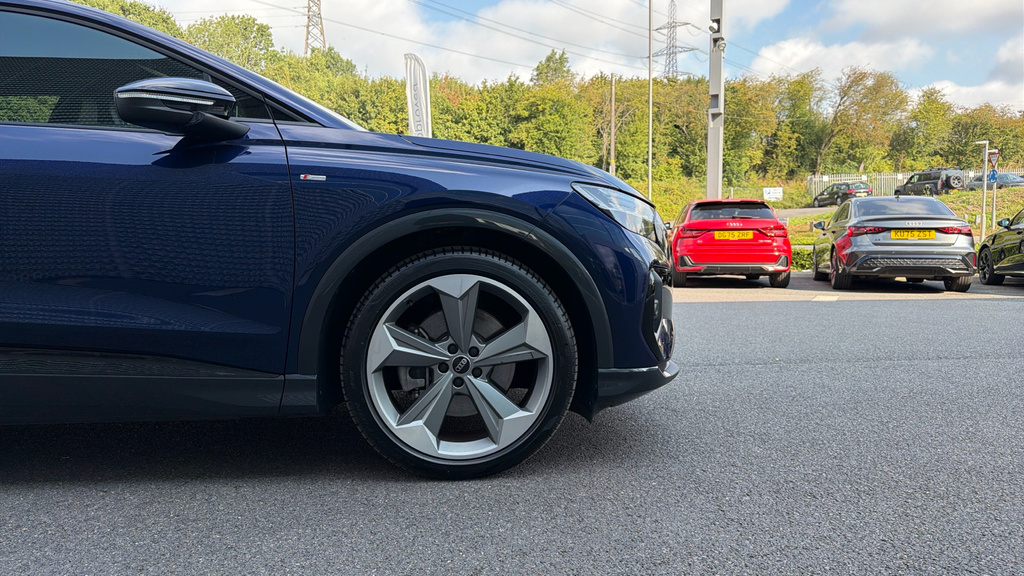 Audi Q4 E Tron Audi Q4 Black Edition 45 E-tron Quattro 210,00 Kw KP75YOG Blue #5