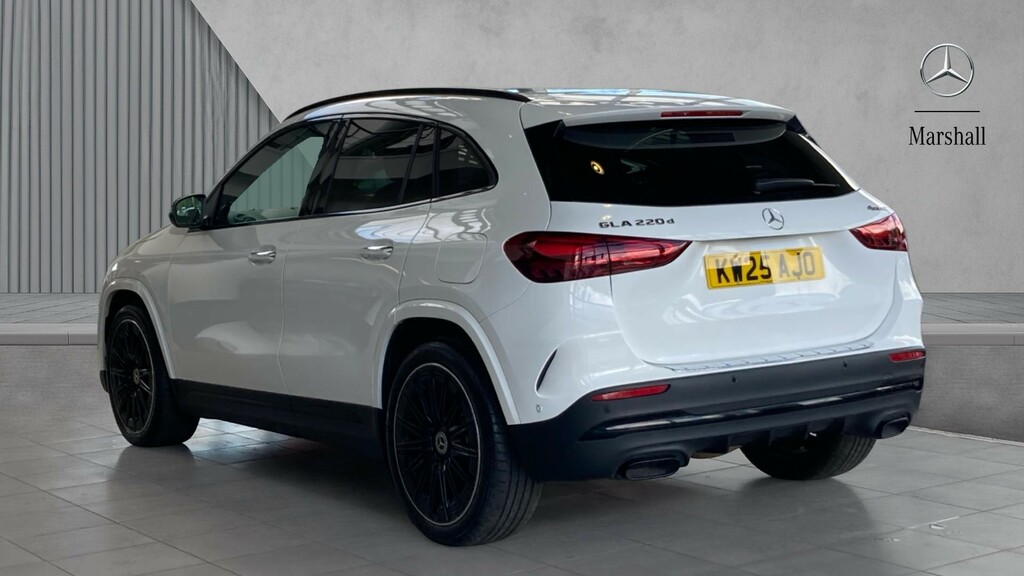 Mercedes-Benz GLA Class Gla 220D 4Matic Amg Line Premium Plus KW25AJO White #2