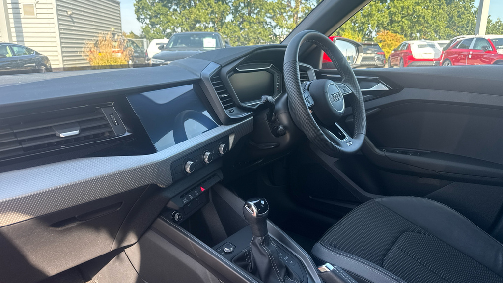 Audi A1 A1 35 Tfsi S Line S Tronic DK75WPV Red #2