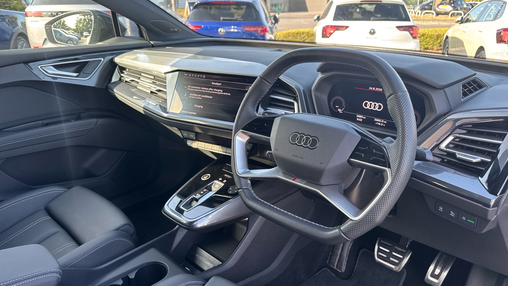 Audi Q4 E Tron Q4 210Kw 45 82Kwh Black Edition KO25BVT Silver #6