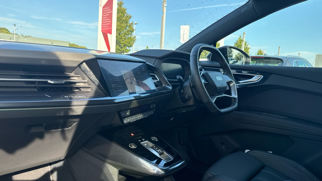 Audi Q4 E Tron Q4 210Kw 45 82Kwh Black Edition KO25BVT Silver #2