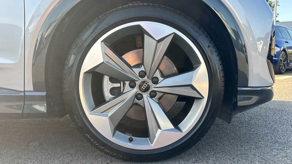 Audi Q4 E Tron Q4 210Kw 45 82Kwh Black Edition KO25BVT Silver #5