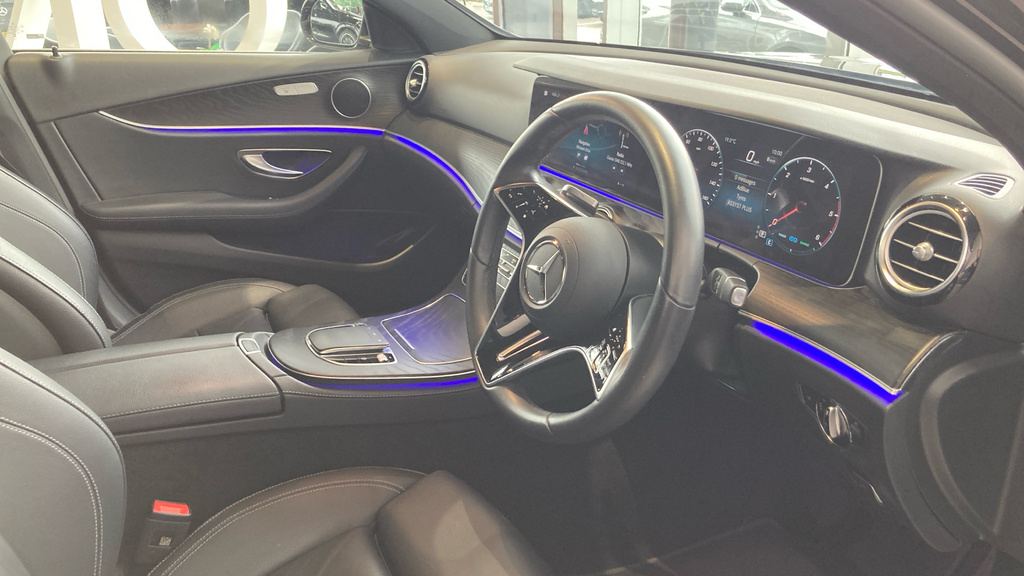 Mercedes-Benz E Class E Class E220d 200 Amg Line Premium 9G-tronic WN73HNT Black #3