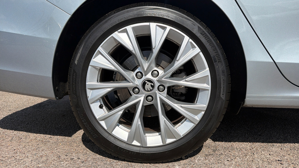 Skoda Superb Superb 1.5 Tsi E-tec Se L Dsg EJ75DXC Silver #5