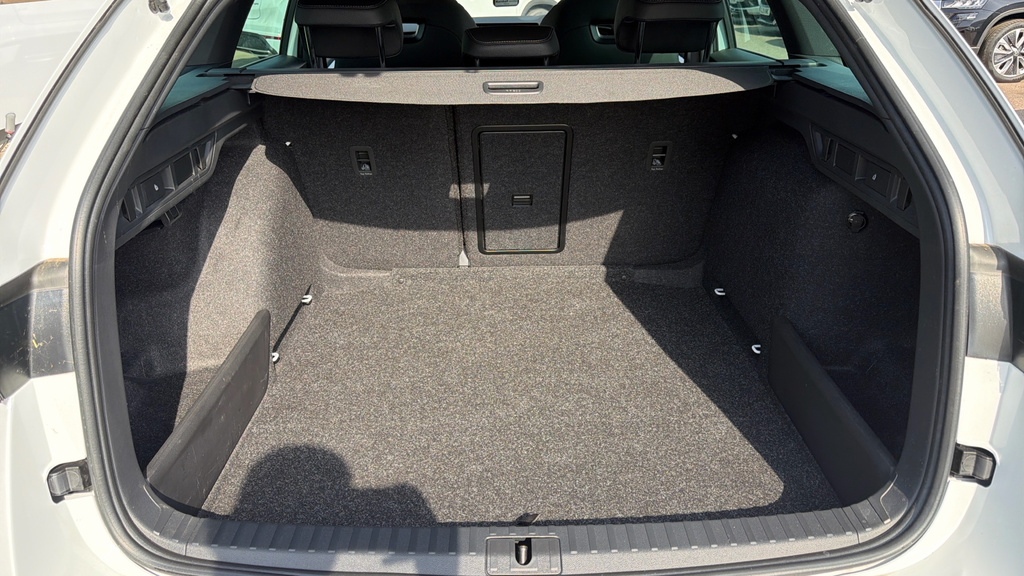 Skoda Octavia Se Technology White #16