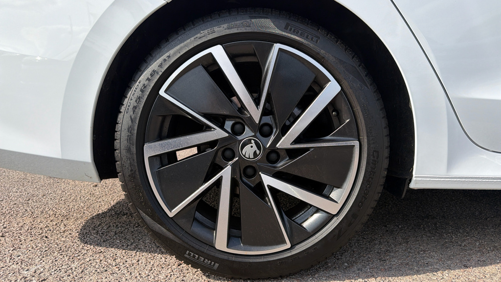 Skoda Octavia Se Technology White #5