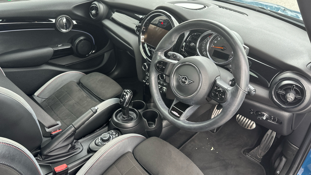 Mini Hatch 1.5 Cooper Classic White #9