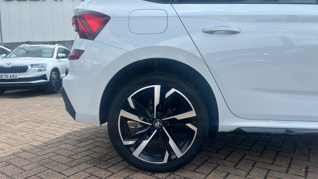 Skoda Kamiq Kamiq 1.5 Tsi Monte Carlo Edition Dsg DA75PZB White #5