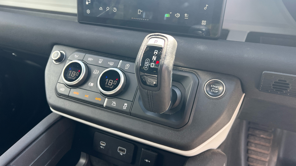 Land Rover Defender 110 3.0 D250 X-dynamic Hse 110 Silver #29