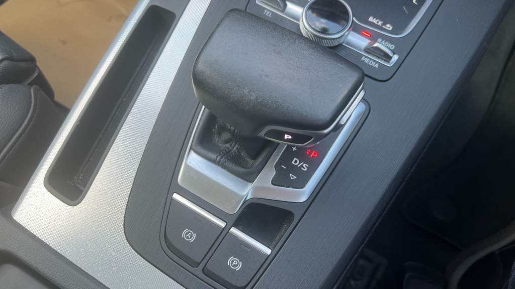 Audi Q5  Grey #31