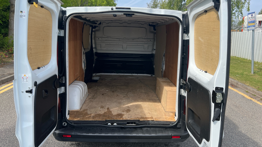Renault Trafic Diesel White #15