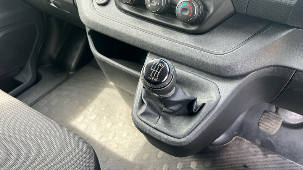 Renault Trafic Diesel White #29
