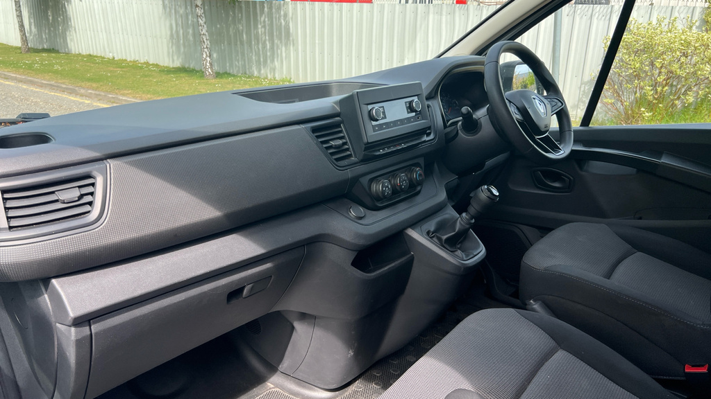 Renault Trafic Diesel White #10